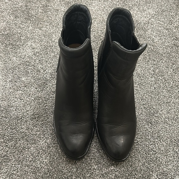 Sorel boots - Picture 3 of 6